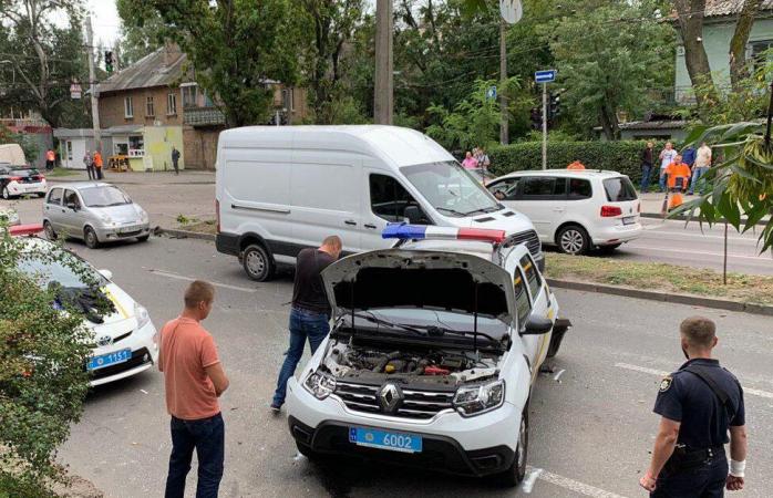 ДТП у Києві: жінка на Audi перекинула поліцейський автомобіль